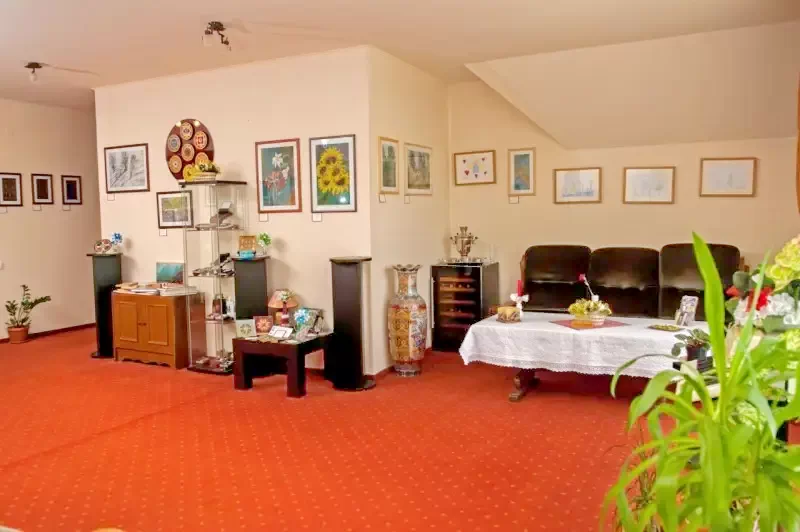 Bucsin-tető Szállás | Motel (K1072-7) A kép szerzői jogvédelem alatt állhat. Javasolt a kapcsolatfelvétel a jog tulajdonossal.