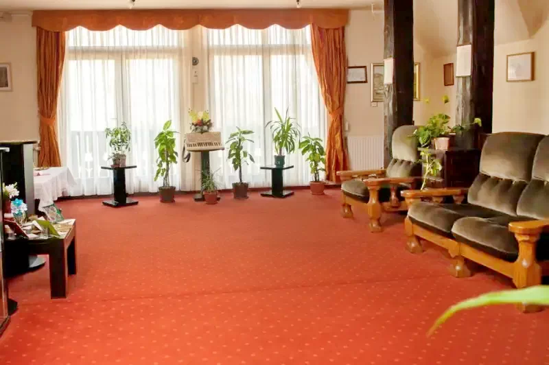 Pasul Bucin Cazare | Motel (K1072-8) Imaginea poate fi supusă drepturilor de autor. Se recomandă contactarea titularului drepturilor.