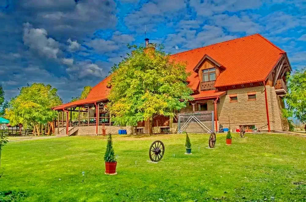 Bucsin-tető Szállás | Motel (K1072-28) A kép szerzői jogvédelem alatt állhat. Javasolt a kapcsolatfelvétel a jog tulajdonossal.