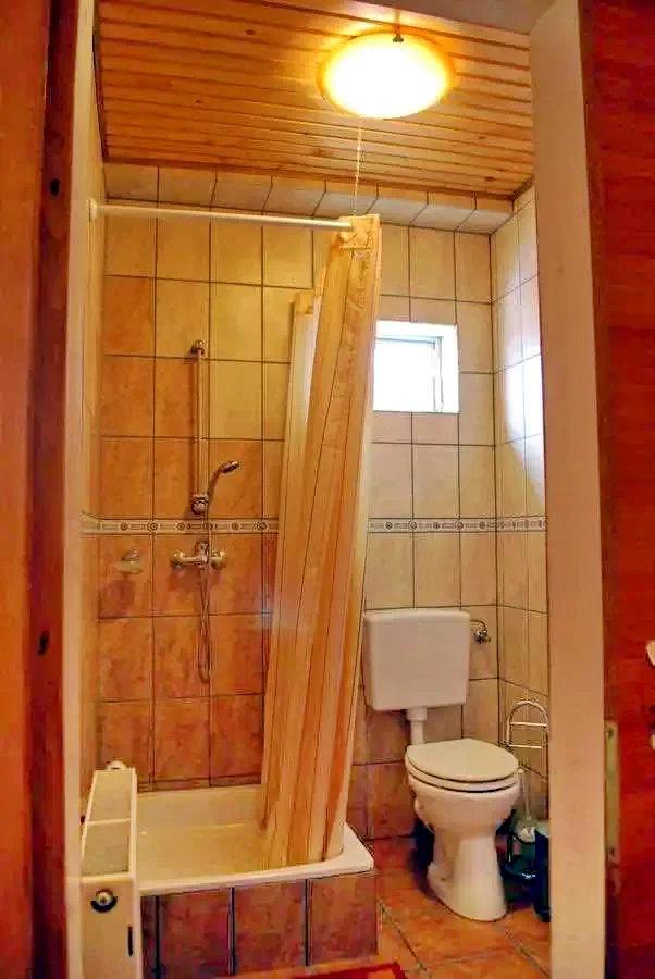 Moldovița Cazare | Motel (K0921-15) Imaginea poate fi supusă drepturilor de autor. Se recomandă contactarea titularului drepturilor.