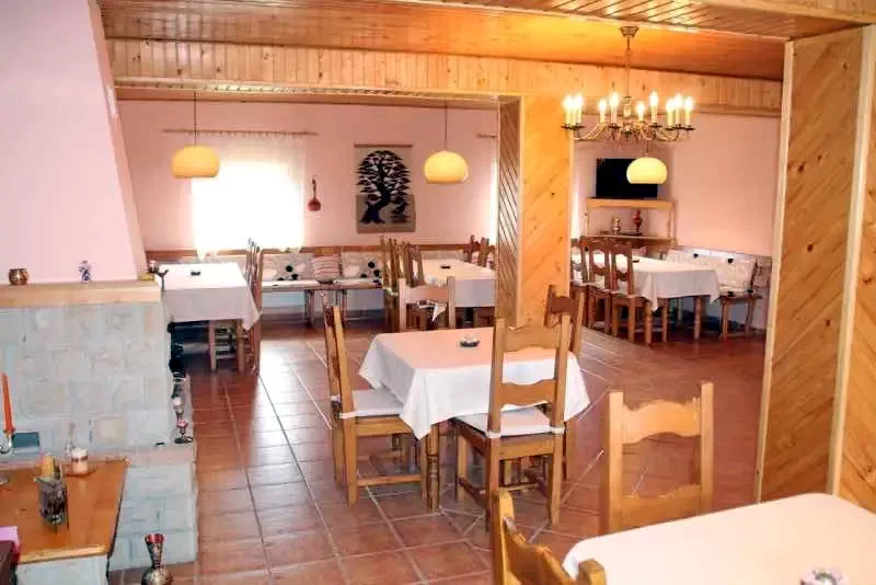 Moldovița Cazare | Motel (K0921-25) Imaginea poate fi supusă drepturilor de autor. Se recomandă contactarea titularului drepturilor.