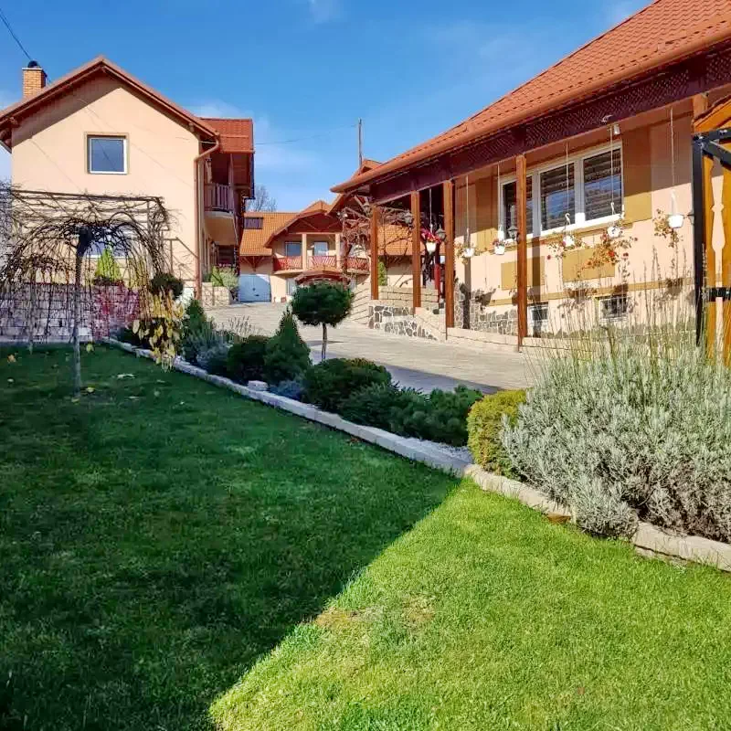 Corund Cazare | Pensiune (K0194-17) Imaginea poate fi supusă drepturilor de autor. Se recomandă contactarea titularului drepturilor. Corund Cazare | Pensiune (K0194-17) Imaginea poate fi supusă drepturilor de autor. Se recomandă contactarea titularului drepturilor.