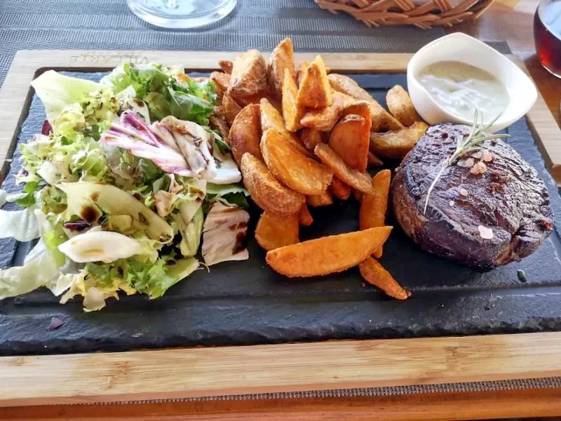 Sfântu Gheorghe Cazare | Pensiune turistică (K1433-4) Imaginea poate fi supusă drepturilor de autor. Se recomandă contactarea titularului drepturilor.