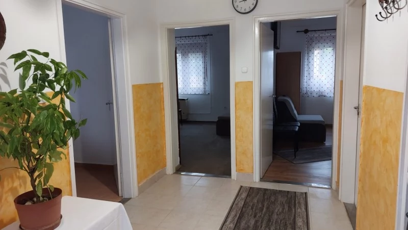  Cazare | Apartament (K1017-2) Imaginea poate fi supusă drepturilor de autor. Se recomandă contactarea titularului drepturilor.