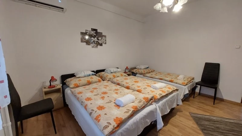  Cazare | Casă de apartamente (K1017-5) Imaginea poate fi supusă drepturilor de autor. Se recomandă contactarea titularului drepturilor.
