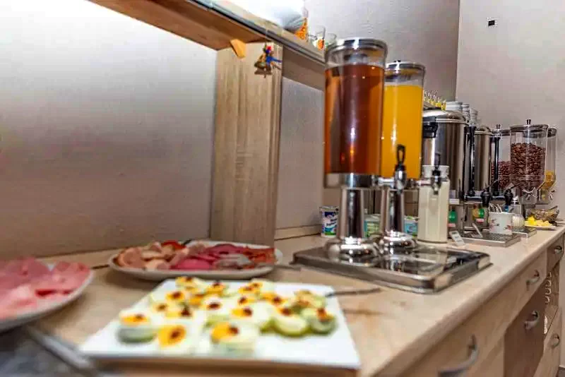  Cazare | Pensiune turistică (K0152-12) Imaginea poate fi supusă drepturilor de autor. Se recomandă contactarea titularului drepturilor.