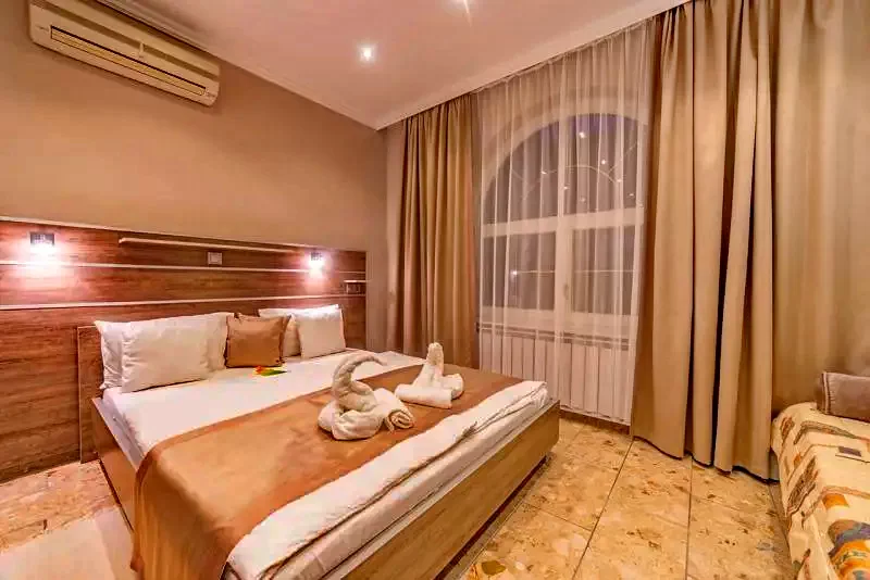  Cazare | Pensiune turistică (K0152-17) Imaginea poate fi supusă drepturilor de autor. Se recomandă contactarea titularului drepturilor.