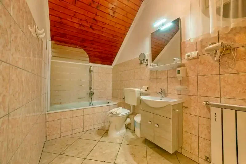 Hajdúszoboszló Szállás | Turisztikai panzió (K0152-20) A kép szerzői jogvédelem alatt állhat. Javasolt a kapcsolatfelvétel a jog tulajdonossal.