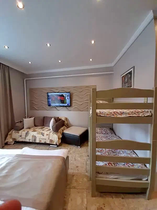  Cazare | Pensiune turistică (K0152-24) Imaginea poate fi supusă drepturilor de autor. Se recomandă contactarea titularului drepturilor.