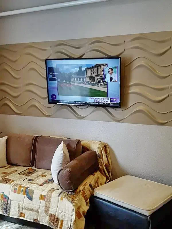  Cazare | Pensiune turistică (K0152-35) Imaginea poate fi supusă drepturilor de autor. Se recomandă contactarea titularului drepturilor.