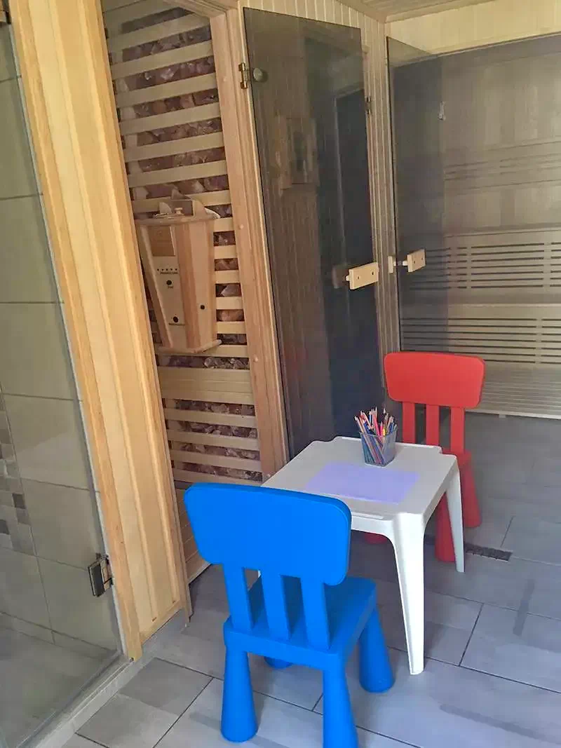  Cazare | Pensiune turistică (K0152-43) Imaginea poate fi supusă drepturilor de autor. Se recomandă contactarea titularului drepturilor.