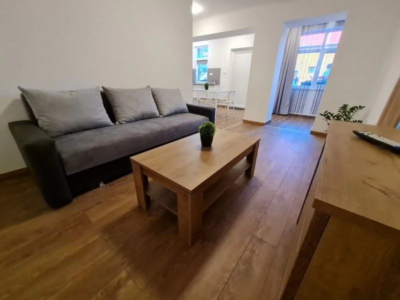 Jula Cazare | Casă de apartamente (K1049-1) Imaginea poate fi supusă drepturilor de autor. Se recomandă contactarea titularului drepturilor.