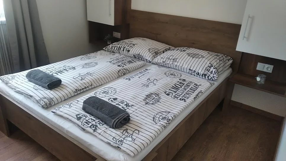 Gyula Szállás | Apartmanház (K1049-6) A kép szerzői jogvédelem alatt állhat. Javasolt a kapcsolatfelvétel a jog tulajdonossal.