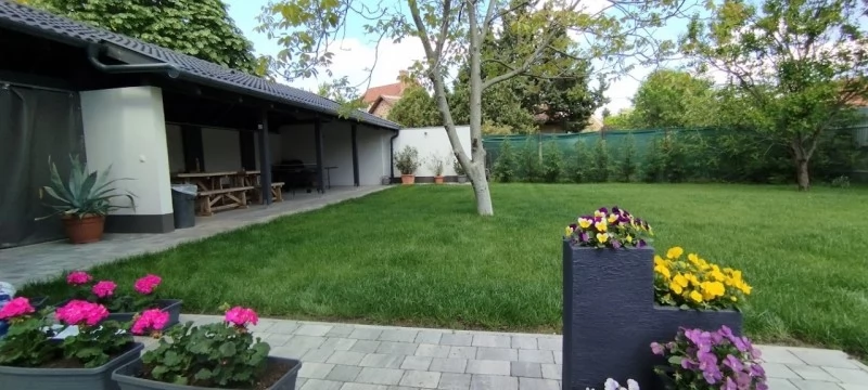 Jula Cazare | Bungalow (K1049-13) Imaginea poate fi supusă drepturilor de autor. Se recomandă contactarea titularului drepturilor.