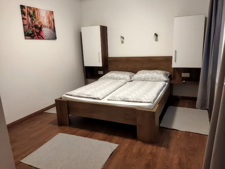 Jula Cazare | Bungalow (K1049-22) Imaginea poate fi supusă drepturilor de autor. Se recomandă contactarea titularului drepturilor.