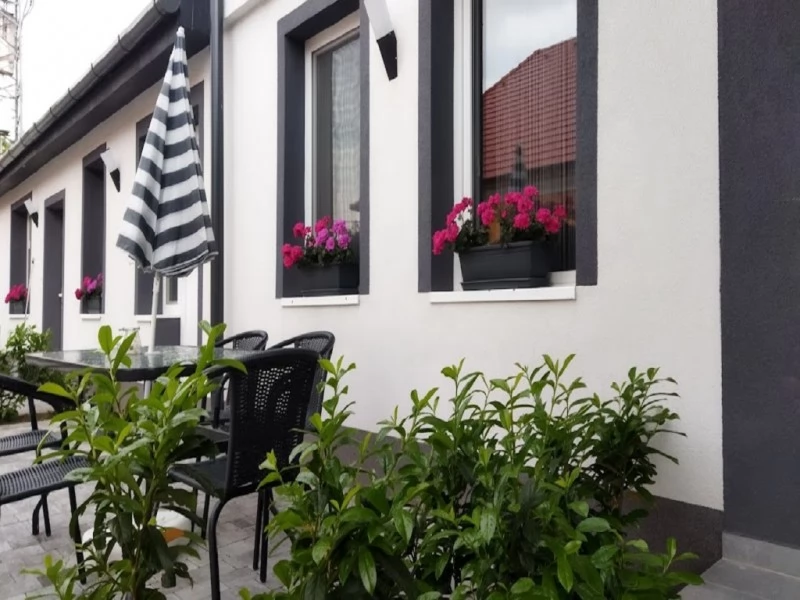 Jula Cazare | Bungalow (K1049-24) Imaginea poate fi supusă drepturilor de autor. Se recomandă contactarea titularului drepturilor.