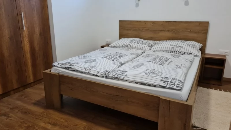 Jula Cazare | Casă de apartamente (K1049-31) Imaginea poate fi supusă drepturilor de autor. Se recomandă contactarea titularului drepturilor.