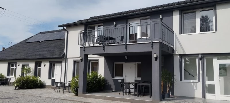 Gyula Szállás | Bungalow (K1049-38) A kép szerzői jogvédelem alatt állhat. Javasolt a kapcsolatfelvétel a jog tulajdonossal.