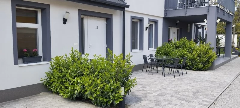 Jula Cazare | Casă de apartamente (K1049-41) Imaginea poate fi supusă drepturilor de autor. Se recomandă contactarea titularului drepturilor.