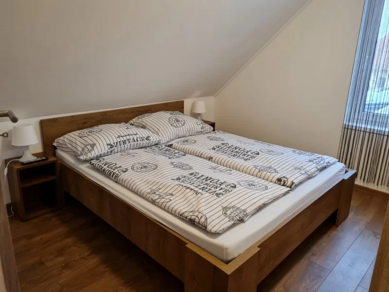 Jula Cazare | Casă de apartamente (K1049-46) Imaginea poate fi supusă drepturilor de autor. Se recomandă contactarea titularului drepturilor.