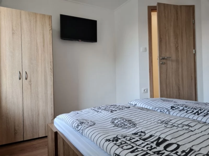 Jula Cazare | Casă de apartamente (K1049-48) Imaginea poate fi supusă drepturilor de autor. Se recomandă contactarea titularului drepturilor.