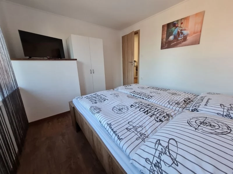 Jula Cazare | Casă de apartamente (K1049-49) Imaginea poate fi supusă drepturilor de autor. Se recomandă contactarea titularului drepturilor.