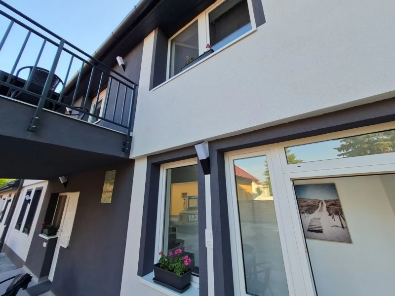 Jula Cazare | Casă de apartamente (K1049-50) Imaginea poate fi supusă drepturilor de autor. Se recomandă contactarea titularului drepturilor.