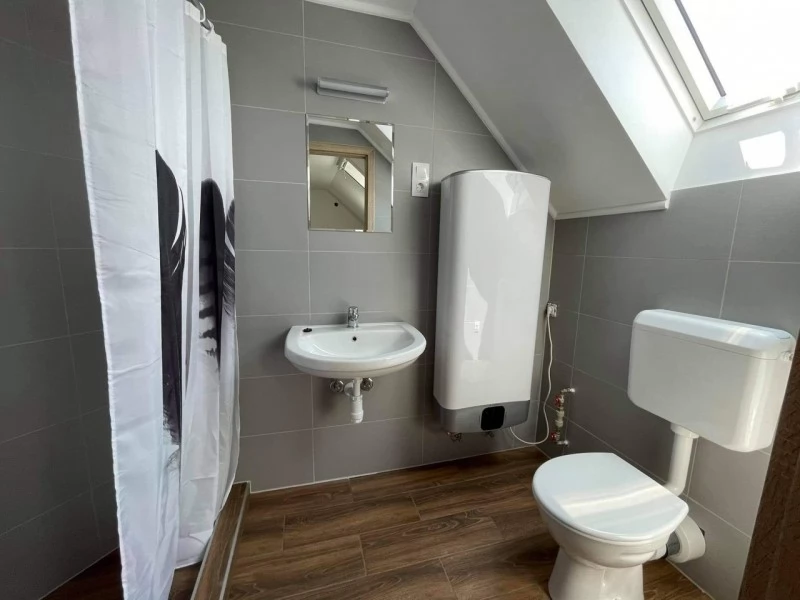 Jula Cazare | Casă de apartamente (K1049-51) Imaginea poate fi supusă drepturilor de autor. Se recomandă contactarea titularului drepturilor.