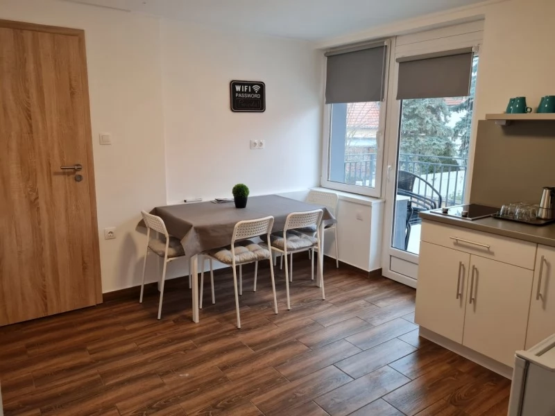 Jula Cazare | Bungalow (K1049-60) Imaginea poate fi supusă drepturilor de autor. Se recomandă contactarea titularului drepturilor.