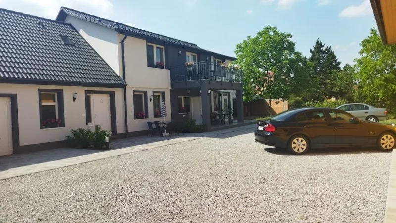 Gyula Szállás | Apartmanház (K1049-68) A kép szerzői jogvédelem alatt állhat. Javasolt a kapcsolatfelvétel a jog tulajdonossal.