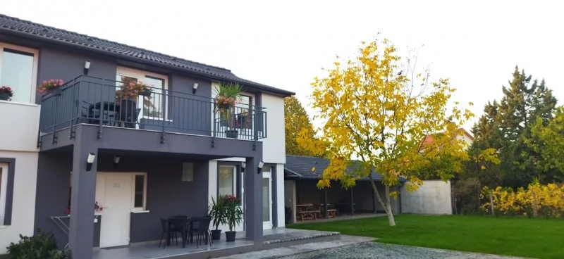 Jula Cazare | Bungalow (K1049-69) Imaginea poate fi supusă drepturilor de autor. Se recomandă contactarea titularului drepturilor.