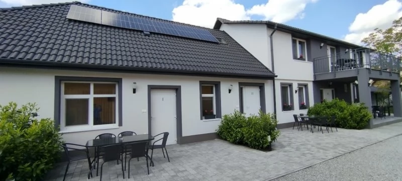 Gyula Szállás | Bungalow (K1049-74) A kép szerzői jogvédelem alatt állhat. Javasolt a kapcsolatfelvétel a jog tulajdonossal.