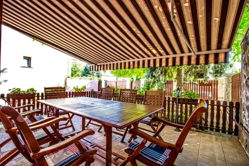  Cazare | Casă de apartamente (K0851-8) Imaginea poate fi supusă drepturilor de autor. Se recomandă contactarea titularului drepturilor.