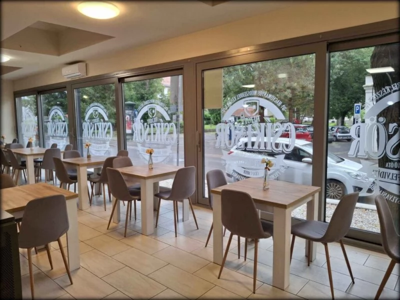  Cazare | Pensiune turistică (K0180-23) Imaginea poate fi supusă drepturilor de autor. Se recomandă contactarea titularului drepturilor.