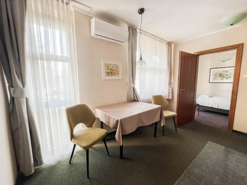  Cazare | Pensiune turistică (K0180-32) Imaginea poate fi supusă drepturilor de autor. Se recomandă contactarea titularului drepturilor.