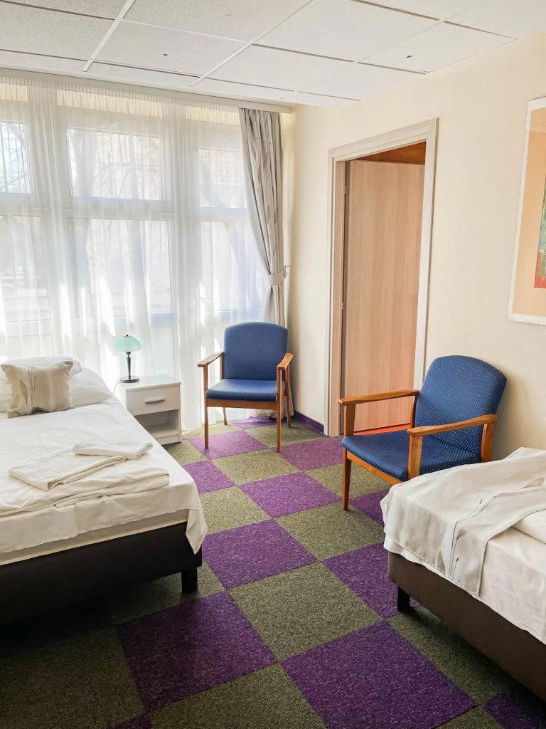  Cazare | Pensiune turistică (K0180-34) Imaginea poate fi supusă drepturilor de autor. Se recomandă contactarea titularului drepturilor.