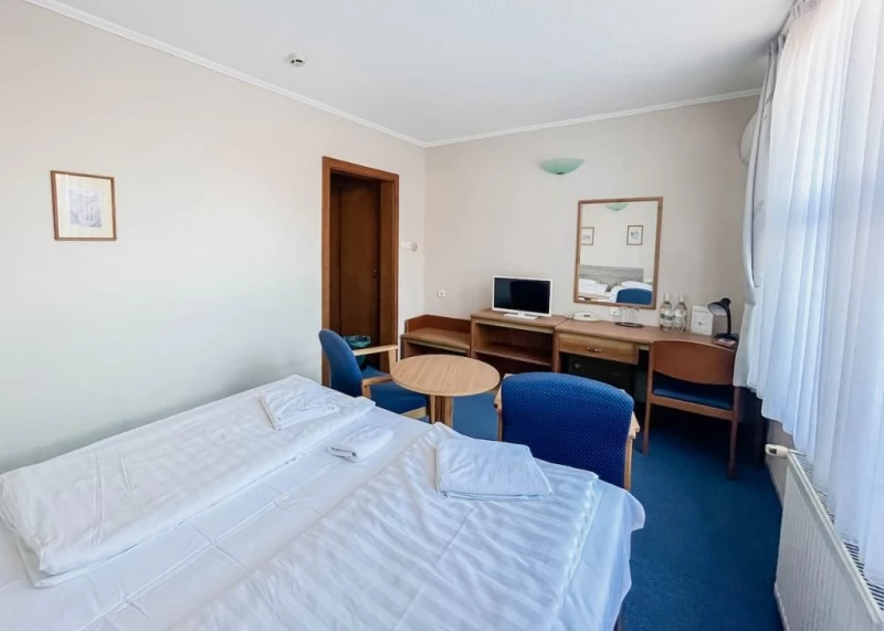  Cazare | Pensiune turistică (K0180-43) Imaginea poate fi supusă drepturilor de autor. Se recomandă contactarea titularului drepturilor.