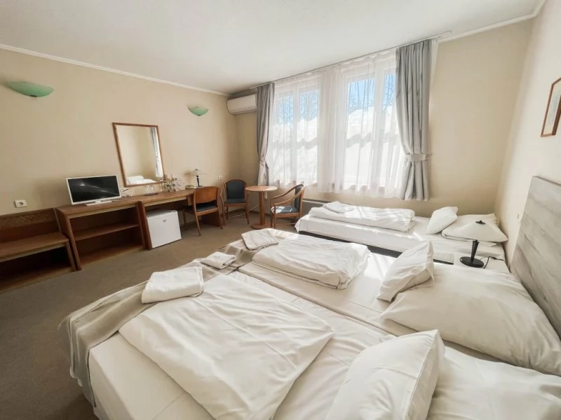  Cazare | Pensiune turistică (K0180-51) Imaginea poate fi supusă drepturilor de autor. Se recomandă contactarea titularului drepturilor.