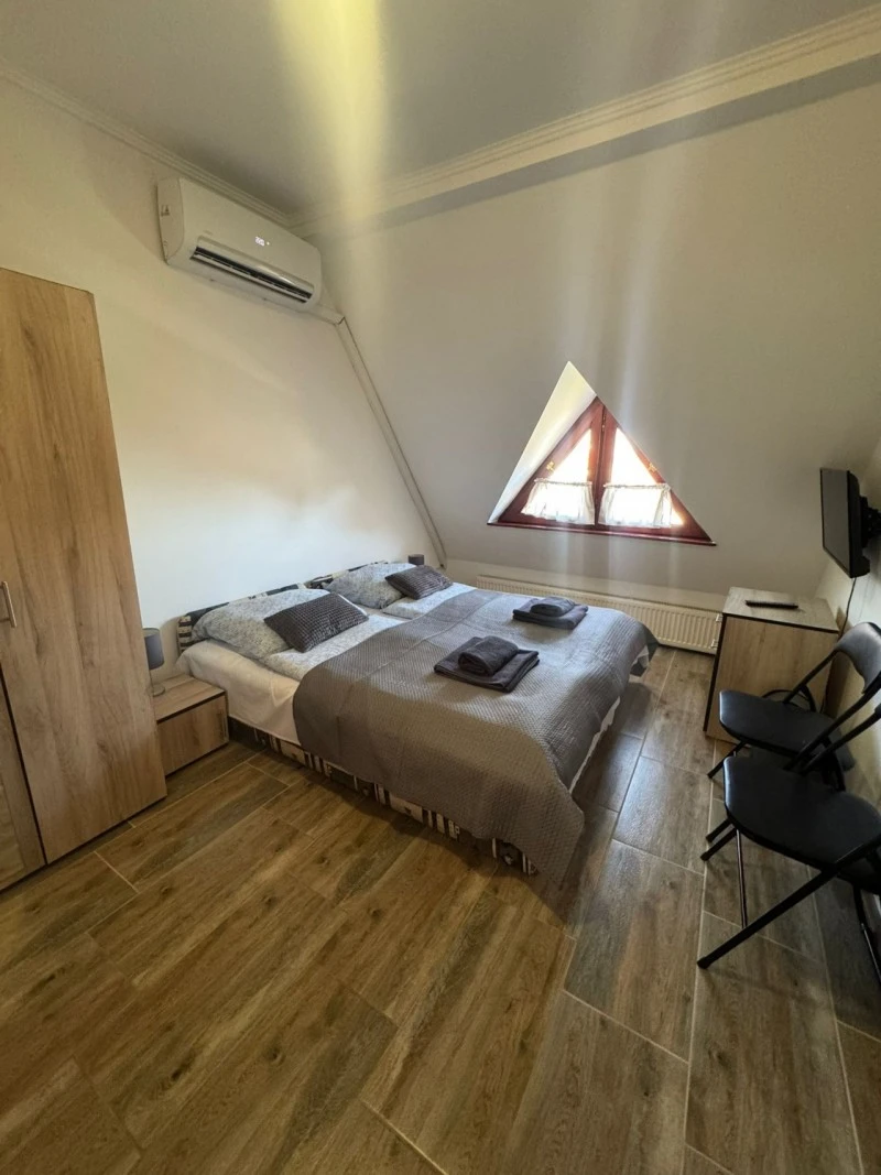  Cazare | Sat de vacanță (K0217-5) Imaginea poate fi supusă drepturilor de autor. Se recomandă contactarea titularului drepturilor.