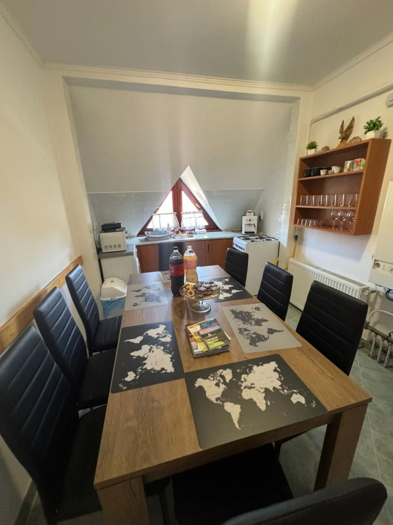  Cazare | Sat de vacanță (K0217-7) Imaginea poate fi supusă drepturilor de autor. Se recomandă contactarea titularului drepturilor.