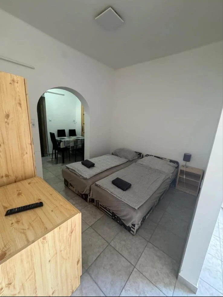  Cazare | Sat de vacanță (K0217-20) Imaginea poate fi supusă drepturilor de autor. Se recomandă contactarea titularului drepturilor.