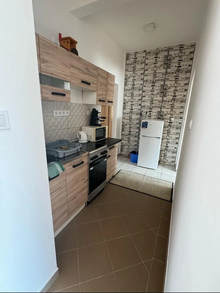  Cazare | Sat de vacanță (K0217-27) Imaginea poate fi supusă drepturilor de autor. Se recomandă contactarea titularului drepturilor.