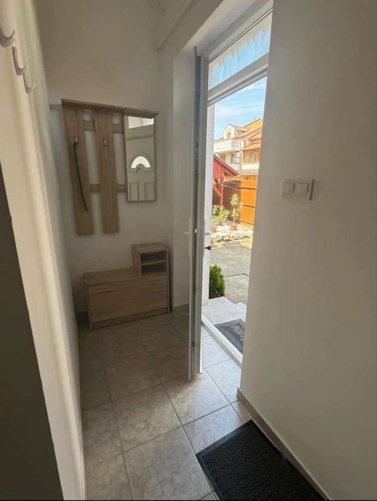  Cazare | Sat de vacanță (K0217-29) Imaginea poate fi supusă drepturilor de autor. Se recomandă contactarea titularului drepturilor.