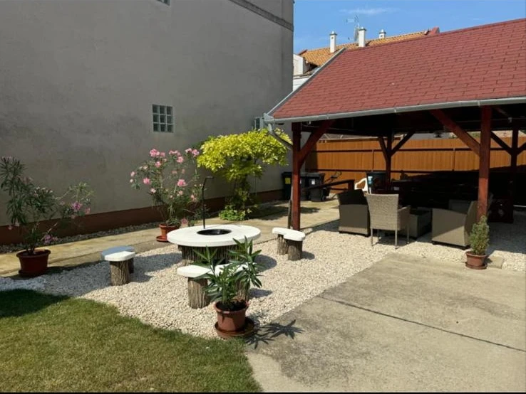  Cazare | Sat de vacanță (K0217-31) Imaginea poate fi supusă drepturilor de autor. Se recomandă contactarea titularului drepturilor.