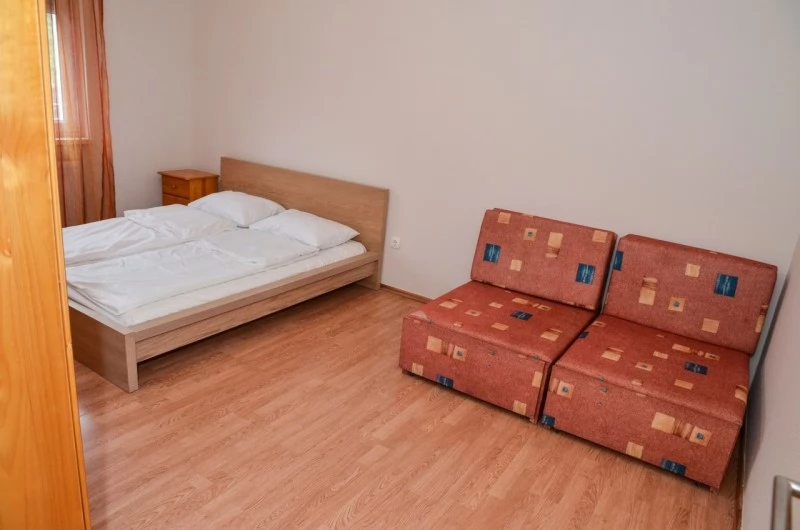  Cazare | Casă de oaspeți (K0015-8) Imaginea poate fi supusă drepturilor de autor. Se recomandă contactarea titularului drepturilor.