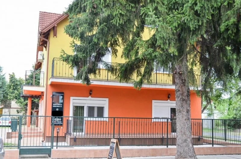  Cazare | Casă de oaspeți (K0015-32) Imaginea poate fi supusă drepturilor de autor. Se recomandă contactarea titularului drepturilor.