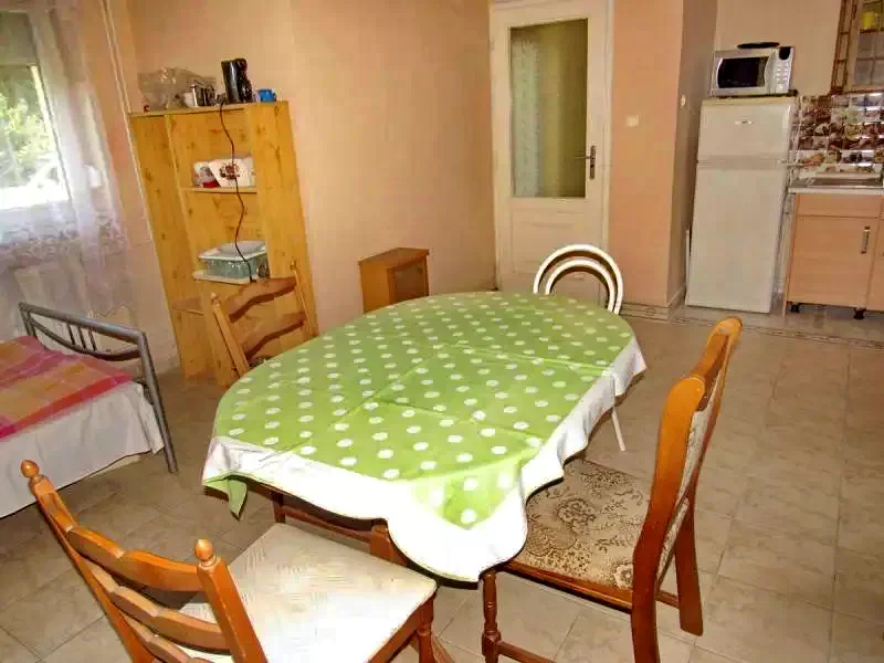 Debrețin Cazare | Sat de vacanță (K0663-6) Imaginea poate fi supusă drepturilor de autor. Se recomandă contactarea titularului drepturilor.