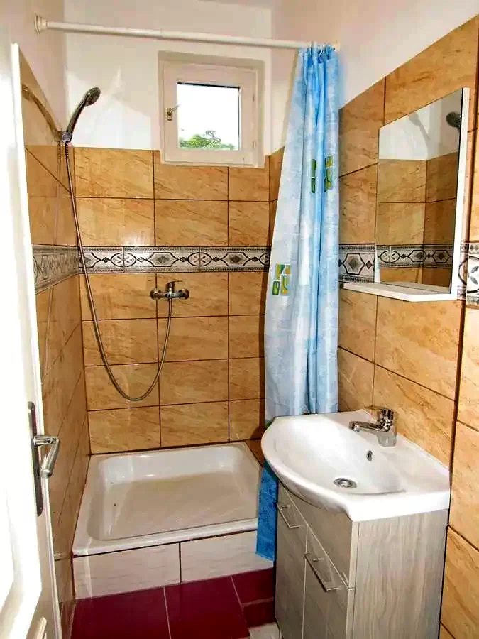 Debrețin Cazare | Sat de vacanță (K0663-12) Imaginea poate fi supusă drepturilor de autor. Se recomandă contactarea titularului drepturilor.