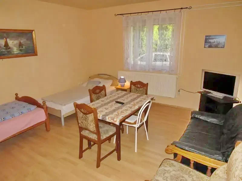 Debrețin Cazare | Sat de vacanță (K0663-14) Imaginea poate fi supusă drepturilor de autor. Se recomandă contactarea titularului drepturilor.