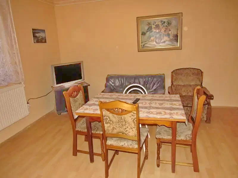 Debrețin Cazare | Sat de vacanță (K0663-16) Imaginea poate fi supusă drepturilor de autor. Se recomandă contactarea titularului drepturilor.